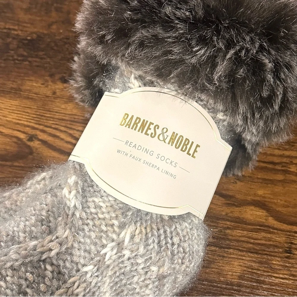 NWT Barnes & Noble Reading Socks Size 9-11